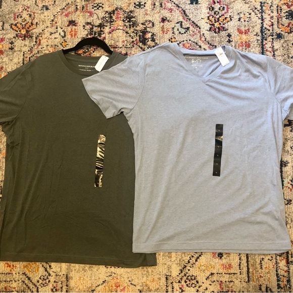 NWT Men’s Banana Republic green crew neck and blue v-neck T-shirt bundle! - Picture 2 of 5